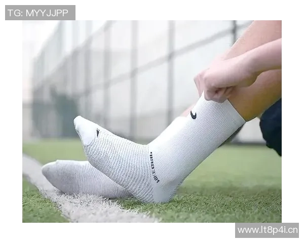 球袜的演变与发展：从功能性到时尚潮流的多维探索